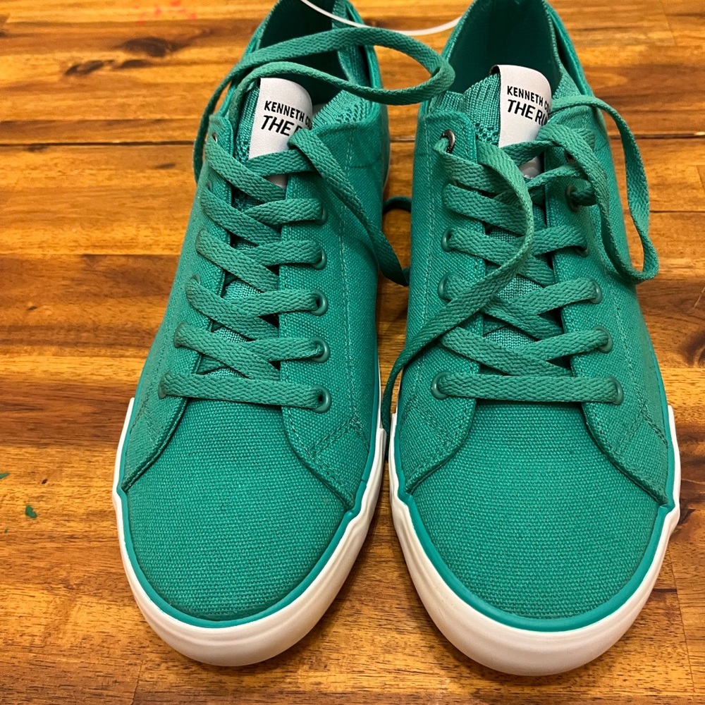 Mens green and white Kenneth Cole sneaker
Upper: textile; lining: textile